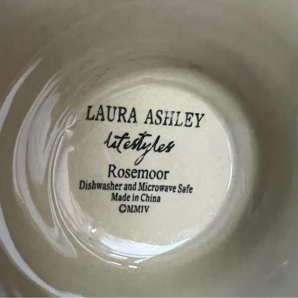 Laura Ashley Sage Green Rosemoor Pedestal Decorative Bowl